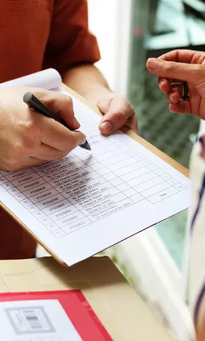 Saisie comptable sur une feuille